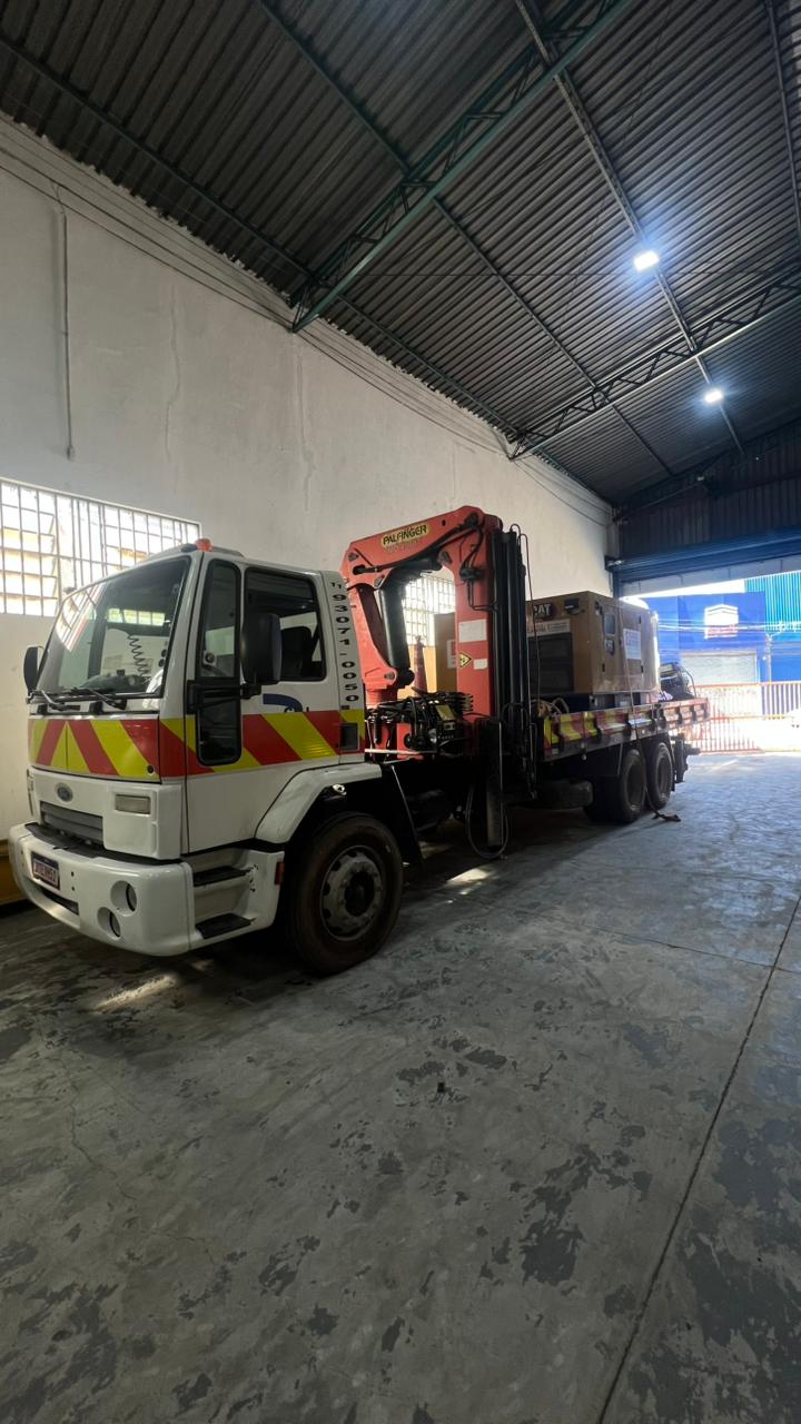 Munck Ford Cargo içamento industrial
