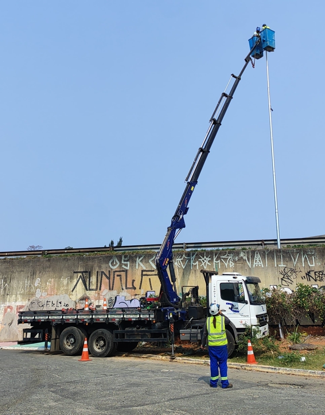 Munck MB 2425 25 ton lança 20m