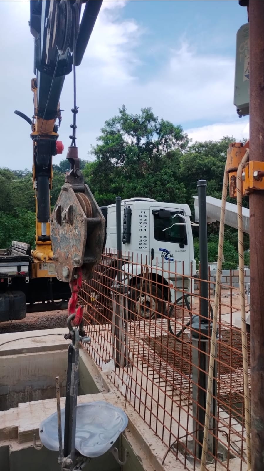 Munck VW 24.250 CNC 6x2 45 ton lança 23m